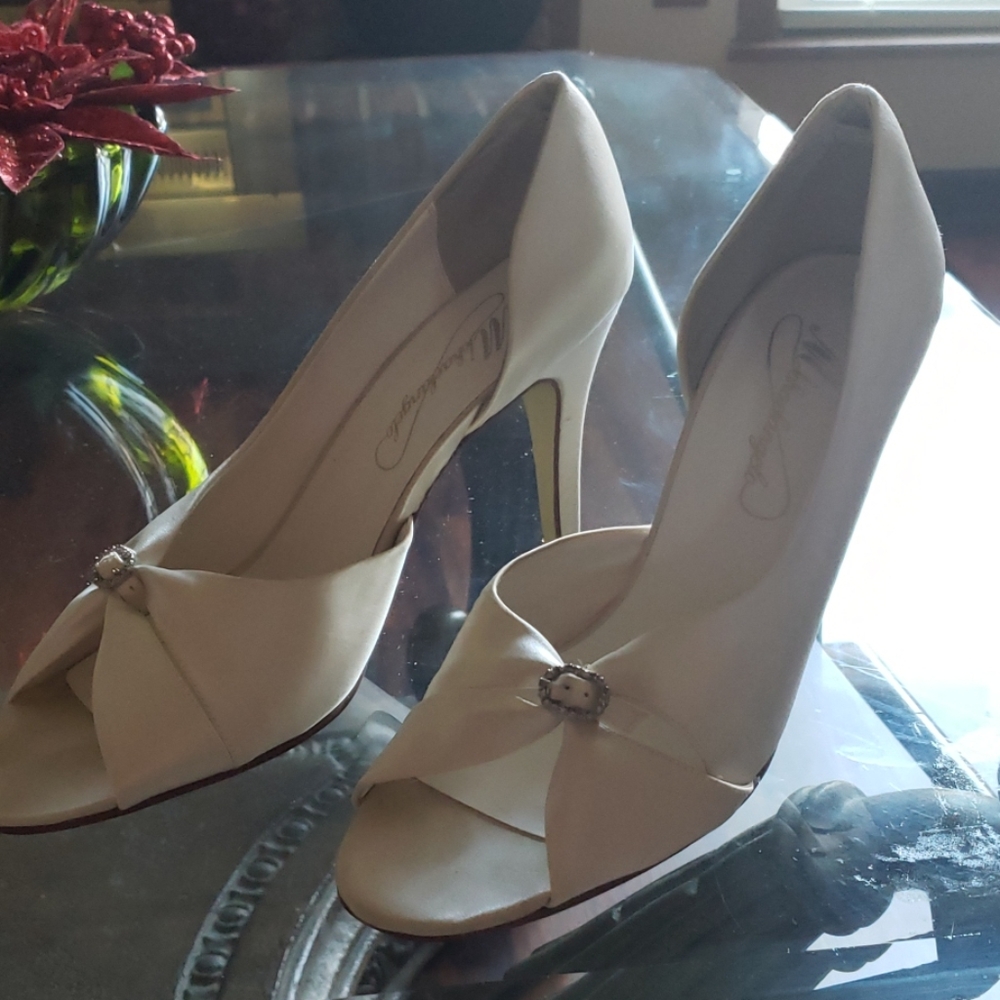 Heels - Picture 1 of 2